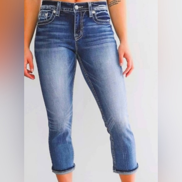 Miss Me cuffed Capri Jeans with Peace Sign Embroidery - Picture 3 of 9